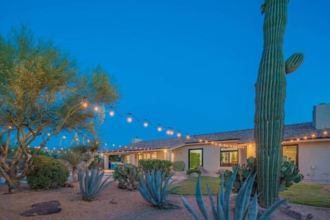 Sunny Scottsdale Oasis with pool House in Pinnacle Peak