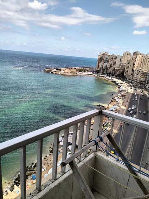 شقه فاخره علي البحر Apartment in Alexandria