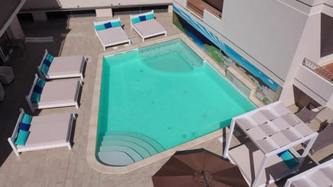 Hot Tub, Solarium, Pool view, Swimming pool, sunbed