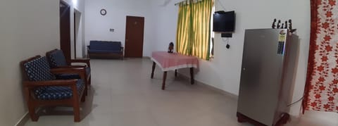 Communal lounge/ TV room, TV and multimedia, Living room, Photo of the whole room, Seating area, Dining area, Evening entertainment