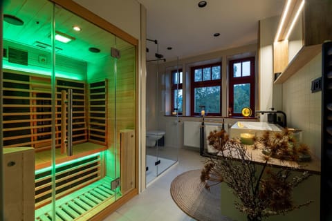 Sauna, Bathroom