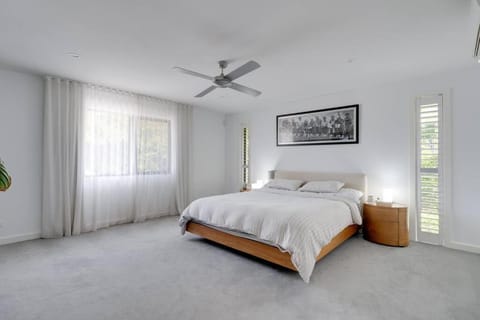 Christmas Special! Spacious 4-BR Family Oasis House in Surfers Paradise