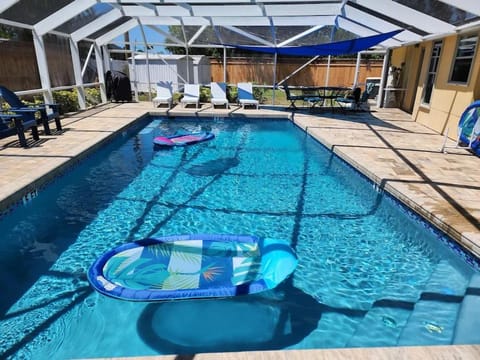 Pool view, Swimming pool, sunbed