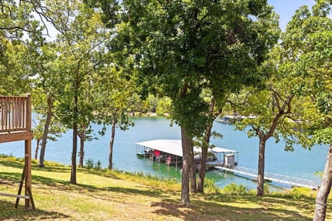 Artilla Cove Cabin 4 - Lake views - Outdoor pool House in Indian Point