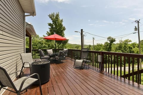 Lake House Retreat - Private Hot Tub House in Table Rock Lake