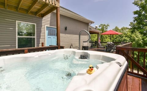 Lake House Retreat - Private Hot Tub House in Table Rock Lake