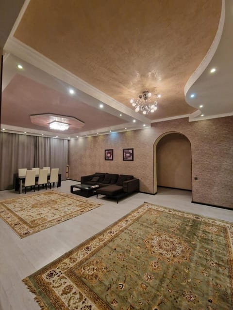 Шикарная 4 комнатная квартира Apartment in Almaty