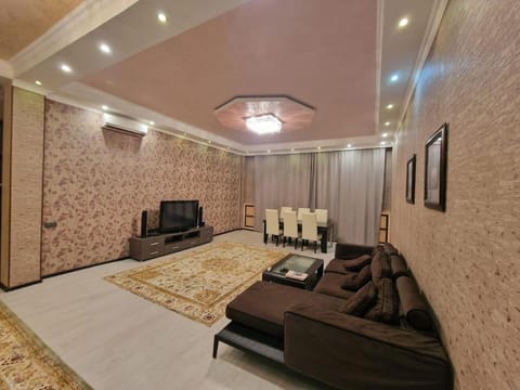 Шикарная 4 комнатная квартира Apartment in Almaty