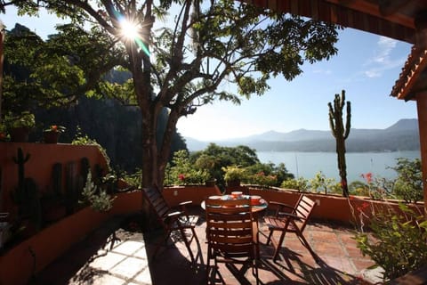 Balcony/Terrace, Dining area, Lake view, Mountain view