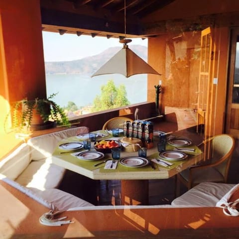 Natural landscape, Living room, Food and drinks, Seating area, Dining area, Food, Lake view, Mountain view