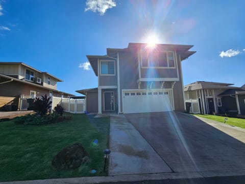 Property building, Day, Neighbourhood