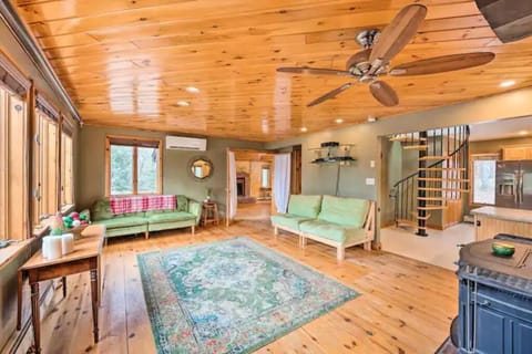 NEW! White Mountains View Escape Casa in Campton