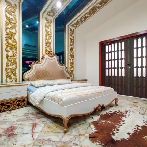 Manor 16 guests, 5 Bedrooms, DHA Phase V Villa in Karachi