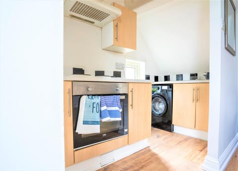 Kitchen or kitchenette, washing machine