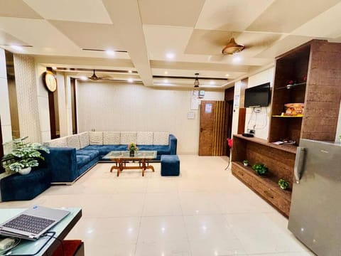 Aura Stays-Stay with Comfort Apartment in Varanasi