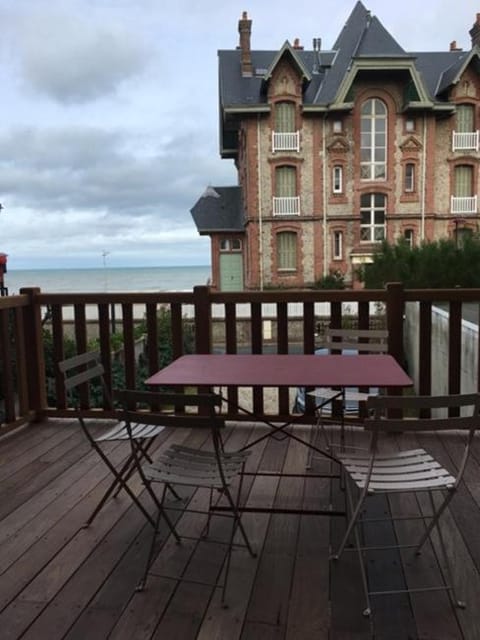 View (from property/room), Balcony/Terrace, Dining area, Sea view