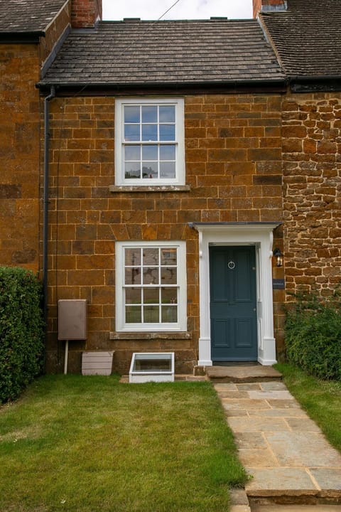 Property building, Facade/entrance, Day