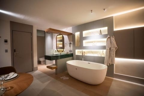 Hot Tub, Photo of the whole room, Bedroom