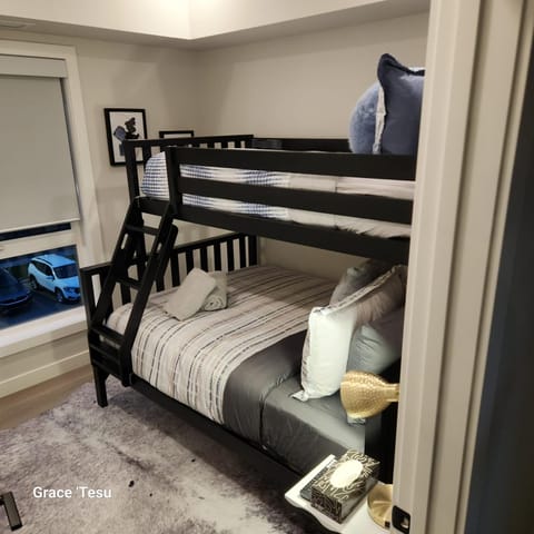 Bedroom, bunk bed