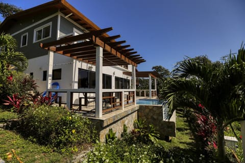 Property building, Day, Garden, Balcony/Terrace, Garden view, Pool view, Swimming pool