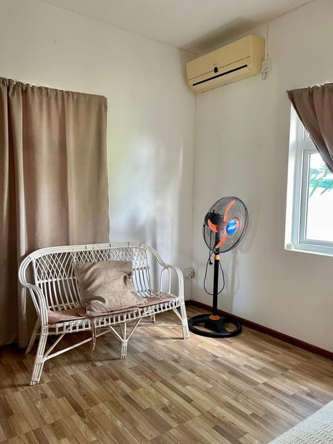 Living room, Seating area, air conditioner