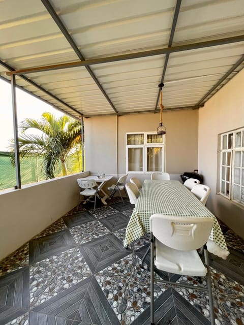 Natural landscape, BBQ facilities, Balcony/Terrace, Seating area, Dining area