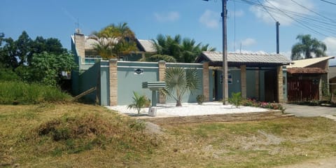 Casa com piscina na Praia de Guaratuba House in Guaratuba