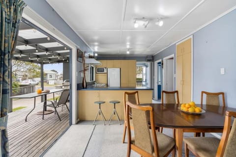 Dining area, kitchen