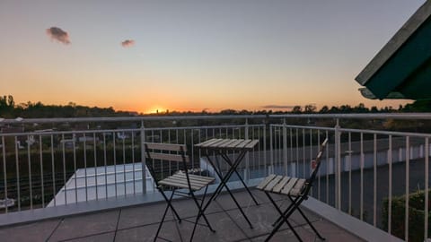 View (from property/room), Balcony/Terrace, Sunset