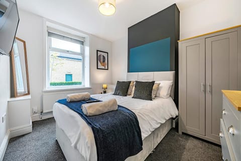 Modern & Affordable home - Contractors & Leisure Guests welcome - Free Parking House in Burnley