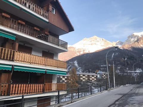 Property building, Balcony/Terrace