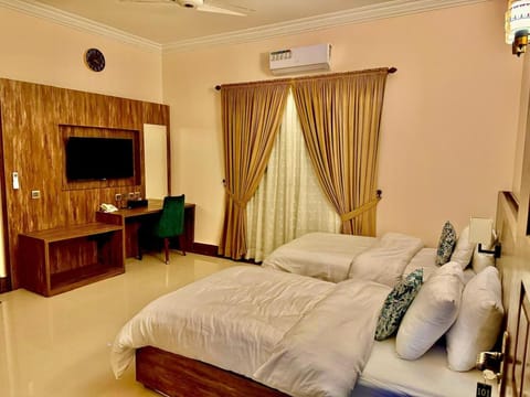 Bed, TV and multimedia, Bedroom, air conditioner