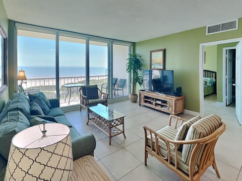 Galvestonian 503 - Escape To The Sea Apartment in Texas City