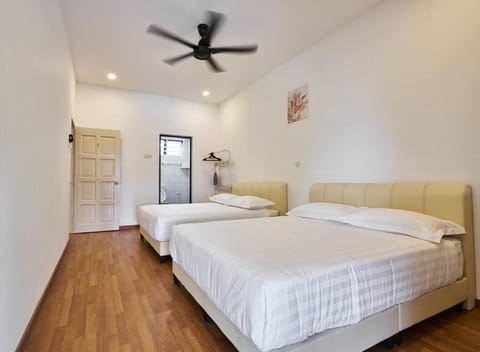 Ipoh South Homestay 8-16pax 10mins to attraction House in Ipoh