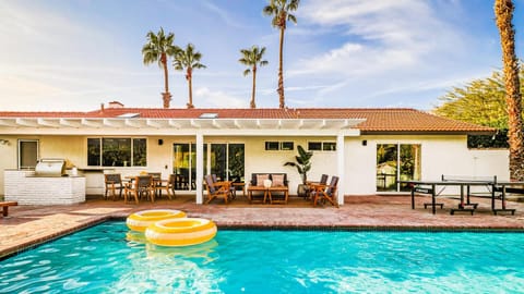 Peaceful Villa MNT views pool&game room House in Palm Springs