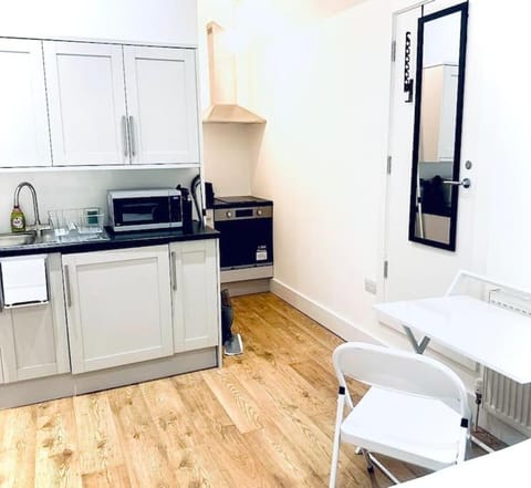 Cozy Fully Equipped Loft Studio City Centre Apartment in Maidstone