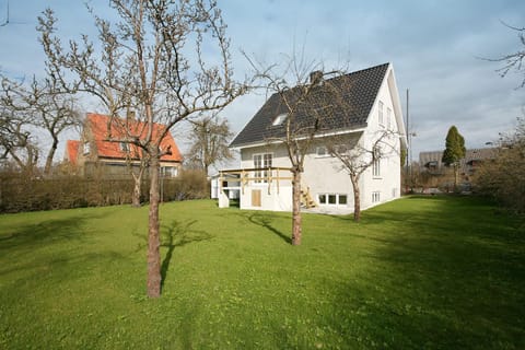 Property building, Spring, Garden, Garden view