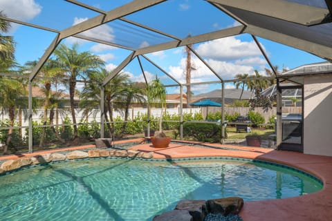 6 Bed 4 Bath Family Fun Pool Home Near Beach! House in Naples Park