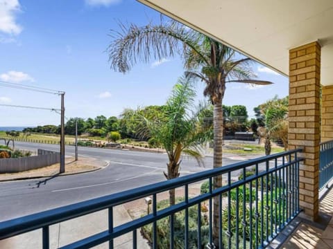 Casa Del Frankie. Maslin Beach House in Adelaide