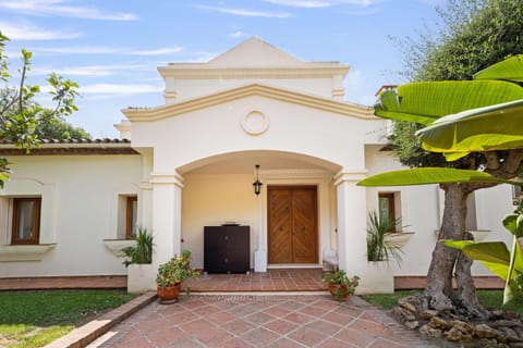 Property building, Facade/entrance, Garden view