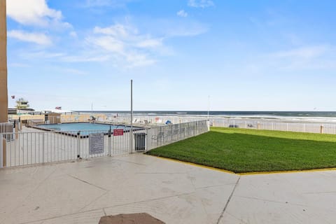 Oceanfront Condo at Oceania Beach Club - Pool, Balcony, Sleeps 4, Walk to Flagler Ave! House in New Smyrna Beach