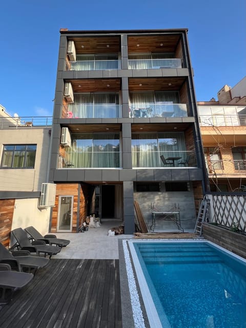 Property building, Balcony/Terrace, Swimming pool