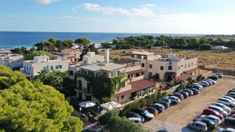 Property building, Bird's eye view, Sea view, Parking