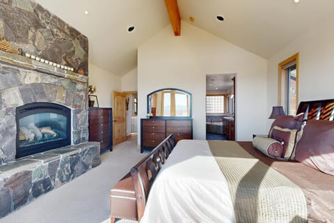 Skislope Heights Retreat House in Truckee