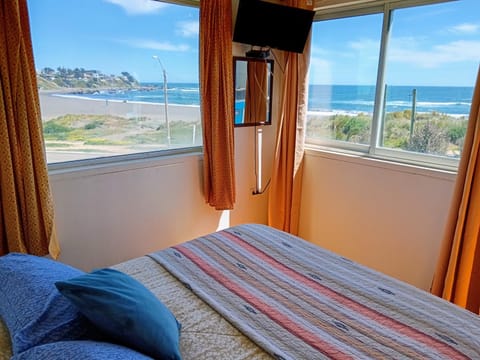 Bed, Day, Photo of the whole room, Bedroom, Sea view