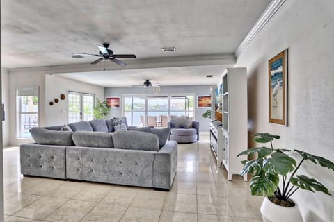 Villa At Bahia Shores-Whole Property House in Saint Pete Beach