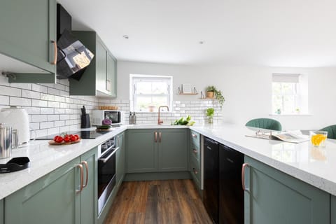 Kitchen or kitchenette, kitchen, kitchen