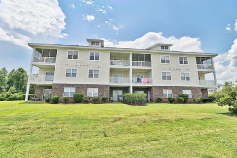 Relaxing 2BR Unit with Pool View! BF 1081 Apartment in Carolina Forest