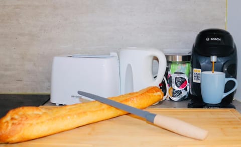 Coffee/tea facilities, toaster