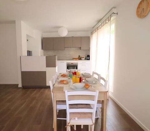 Dining area, kitchen